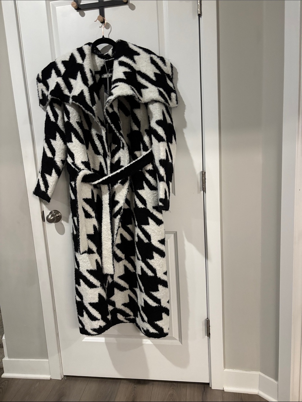 Naked Wardrobe Boucle Houndstooth Coat - Picture 2 of 7